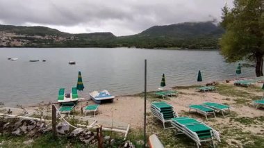 Barrea, Abruzzo, İtalya 9 Eylül 2024: Barrea Gölü Sangro Nehri 'nin yıkılmasının ardından 1951' de kuruldu.