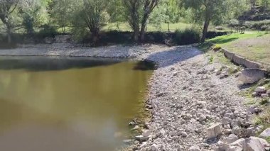Villalago, Abruzzo, İtalya, 10 Eylül 2024: Lago Pio, Karst kökenli küçük bir göldür.