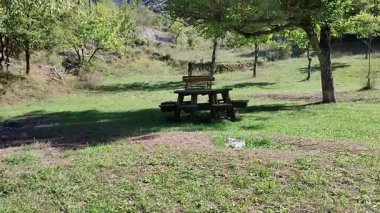 Villalago, Abruzzo, İtalya, 10 Eylül 2024: Lago Pio, Karst kökenli küçük bir göldür.