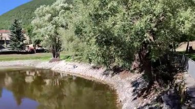 Villalago, Abruzzo, İtalya, 10 Eylül 2024: Lago Pio, Karst kökenli küçük bir göldür.