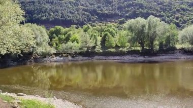 Villalago, Abruzzo, İtalya, 10 Eylül 2024: Lago Pio, Karst kökenli küçük bir göldür.