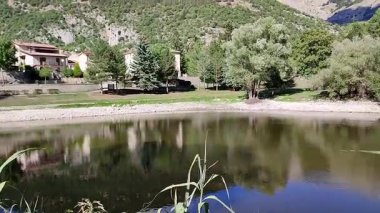 Villalago, Abruzzo, İtalya, 10 Eylül 2024: Lago Pio, Karst kökenli küçük bir göldür.