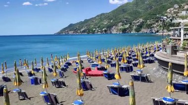 Vietnam Konsolosu Mare, Campania, İtalya 30 Mayıs 2025: Lido Rosa dei Venti Plajı Lungomare Petrarca