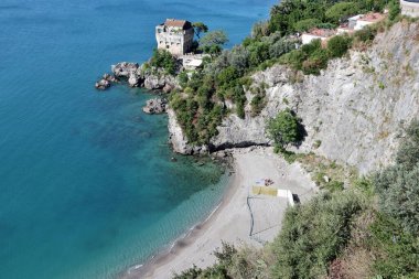 Vietnam Konsolosu Mare, Campania, İtalya 30 Mayıs 2025 Via Cristoforo Colombo 'dan Torre Crestarella' ya