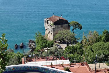 Vietnam Konsolosu Mare, Campania, İtalya 30 Mayıs 2025 Via Cristoforo Colombo 'dan Torre Crestarella' ya
