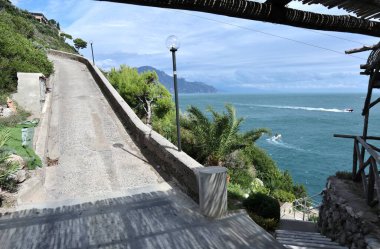 Conca dei Marini, Campania, İtalya 1 Ekim 2022: Capo di Conca 'da plaj tatil köyü