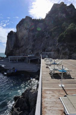 Conca dei Marini, Campania, İtalya 1 Ekim 2022: Capo di Conca 'da plaj tatil köyü