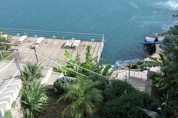 Conca dei Marini, Campania, İtalya 1 Ekim 2022: Capo di Conca 'da plaj tatil köyü