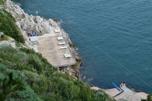 Conca dei Marini, Campania, İtalya 1 Ekim 2022: Capo di Conca 'da plaj tatil köyü