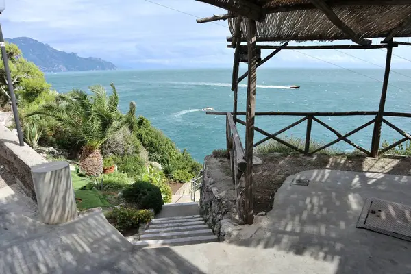 Conca dei Marini, Campania, İtalya 1 Ekim 2022: Capo di Conca 'da plaj tatil köyü