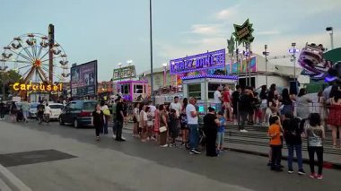 Benevento, Campania, İtalya 14 Haziran 2025: Kutsal Kalp Festivali vesilesiyle Via Giovanni Pascoli 'de geziler düzenlendi