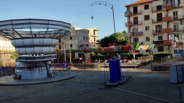 Benevento, Campania, İtalya, 27 Haziran 2025: Madonna delle Grazie şöleni vesilesiyle Via Grimoaldo Re 'de biniciler toplanıyor