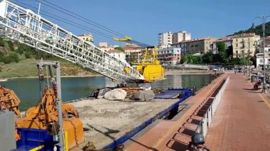 Agropoli, Salerno, Campania, İtalya 25 Haziran 2025: Öğleden sonra liman manzarası