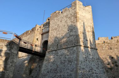 Agropoli, Salerno, Campania, İtalya, 25 Haziran 2025: Angevin-Aragonese Kalesi, 15. yüzyılda genişletildi ve restore edildi.