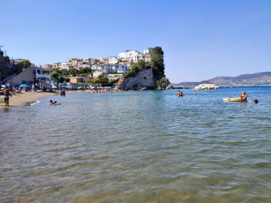 Bacoli, Campania, İtalya 8 Ağustos 2025: Poggio Halk Plajı