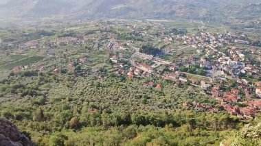 Foglianise, Campania, İtalya 18 Ağustos 2025: Sabahın erken saatlerinde Monte Caruso 'dan görüntü