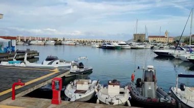 Marina di Acciaroli, Campania, İtalya 14 Eylül 2025: Sabahın erken saatlerinde limana bir bakış