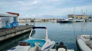 Marina di Acciaroli, Campania, İtalya 14 Eylül 2025: Sabahın erken saatlerinde limana bir bakış