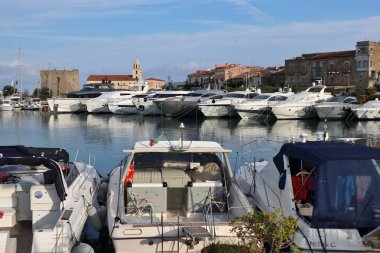Marina di Acciaroli, Campania, İtalya 14 Eylül 2025: Sabahın erken saatlerinde limana bir bakış