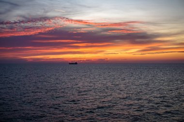 Baltık Denizi 'nde güzel bir gün batımı.