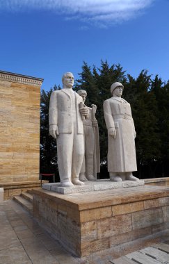 Anitkabir, Türkiye Cumhuriyeti 'nin kurucusu Mustafa Kemal Atatürk' ün mozolesidir. Anitkabir, Türk halkının sık sık ziyaret ettiği tarihi yerlerden biri.     