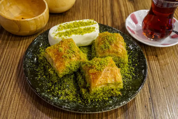 Fstkl baklava Türkçe adı dondurma ile baklava