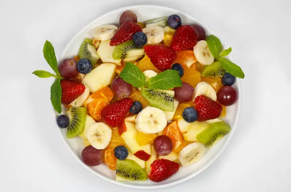 Kırsal beyaz meyve suyu salatalarında taze meyve salatası