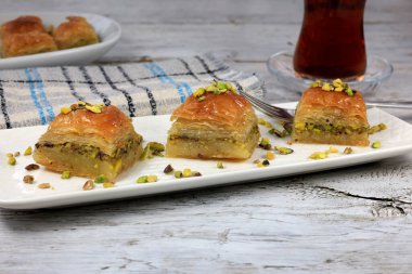 Fstkl baklava Cam çayla Türk baklavası