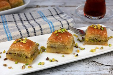 Fstkl baklava Cam çayla Türk baklavası