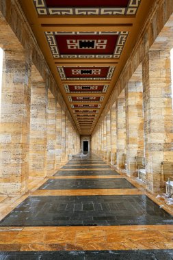 Anitkabir, Türkiye Cumhuriyeti 'nin kurucusu Mustafa Kemal Atatürk' ün mozolesidir. Anitkabir, Türk halkının sık sık ziyaret ettiği tarihi yerlerden biri.