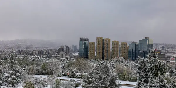 Ankara Türkiye - Ankara 'da 11.04.2025 kış kenti manzarası