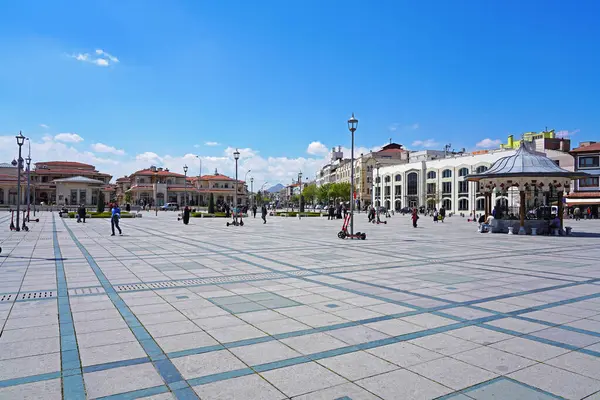 Konya Sultan Selim ve Mevlana Camii Konya 'da                               