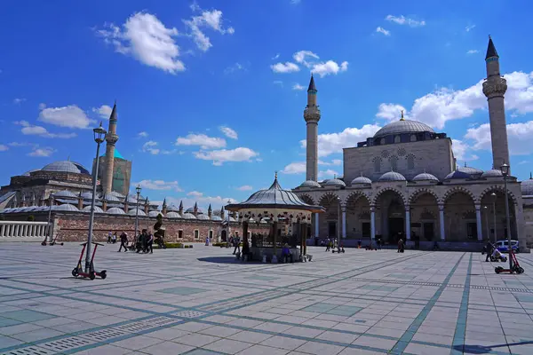 Konya Sultan Selim ve Mevlana Camii Konya 'da                      