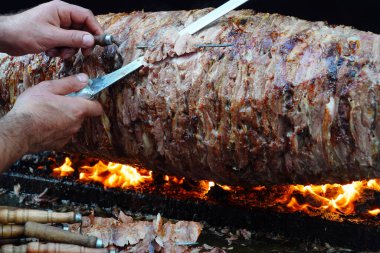 Düz donör kebap eti, erzurum oltu ca kebap yatk dner yapmadan önce kesiliyor.                            