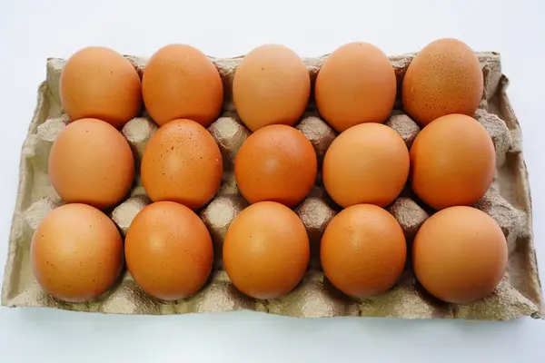 Markette kutularda yumurtalar