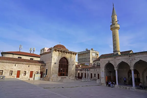 Seyhan Adana 'daki camii.                         