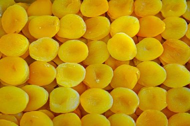   Kurutulmuş çiğ kayısı, meyve arka planı.                             