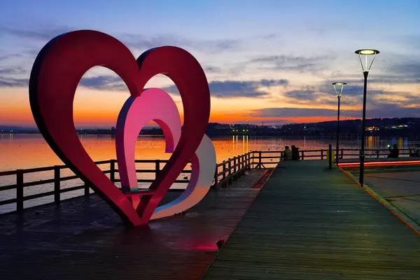 Mogan Gölü 'nde gün batımı Glba Ankara Trkiye