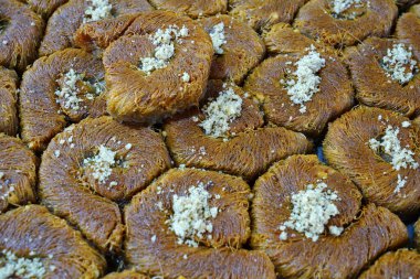 Fıstıklı ve cevizli kadayf Baklava                       