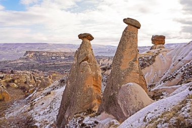 Olağanüstü Kapadokya üzerinde uçan sıcak hava balonu, Uchisar - Goreme, Türkiye                  