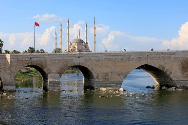 Seyhan Adana 'daki Taş Köprü ve Saban Camii