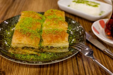 Fstkl baklava Türkçe adı dondurma ile baklava