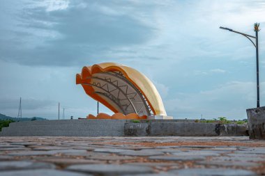 Baubau, Endonezya, 24 Mart 2024 - Deniz İkonik Kabuk Yapıları, Sanat ve Doğayı Yakalama - Batusori Baubau Turist Beneği 'nde çekildi