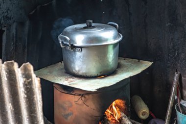 Geleneksel Yemek Pişirme Yöntemleri - Kırsalda Ahşap Ateşinde Pişirme