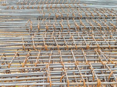 30 Kasım 2024 'te Endonezya' nın Buteng kentindeki bir inşaat sahasında beton inşaatı için şebeke şeklinde düzenlenmiş Sloof Demir Güçlendirme