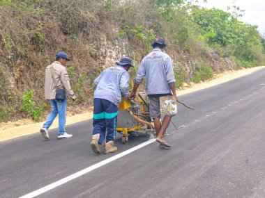 Endonezya, 30 Kasım 2024 - İnşaat Alanında İşçi İşçileri İşbirliği Yapıyor