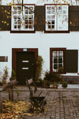 18 Kasım 2019 'da İsviçre' de Basel 'de bir evin cephesi