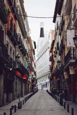 21 Eylül 2021 'de İspanya' da Madrid yarı yaya sokağı.