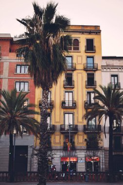 25 Mayıs 2023 tarihinde Katalonya, İspanya 'da Barselona' da renkli cepheler