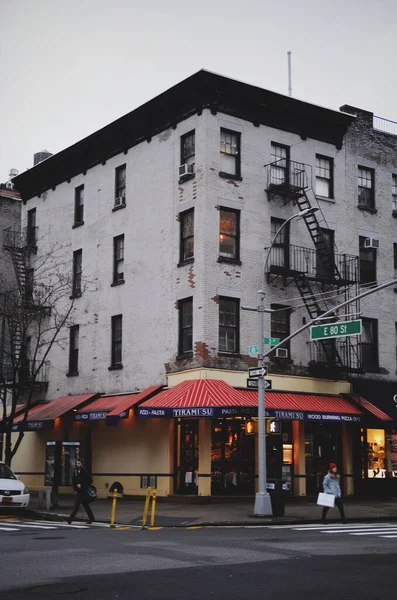 Restaurant Einem Eckgebäude Manhattan New York City Den Vereinigten Staaten — Stockfoto